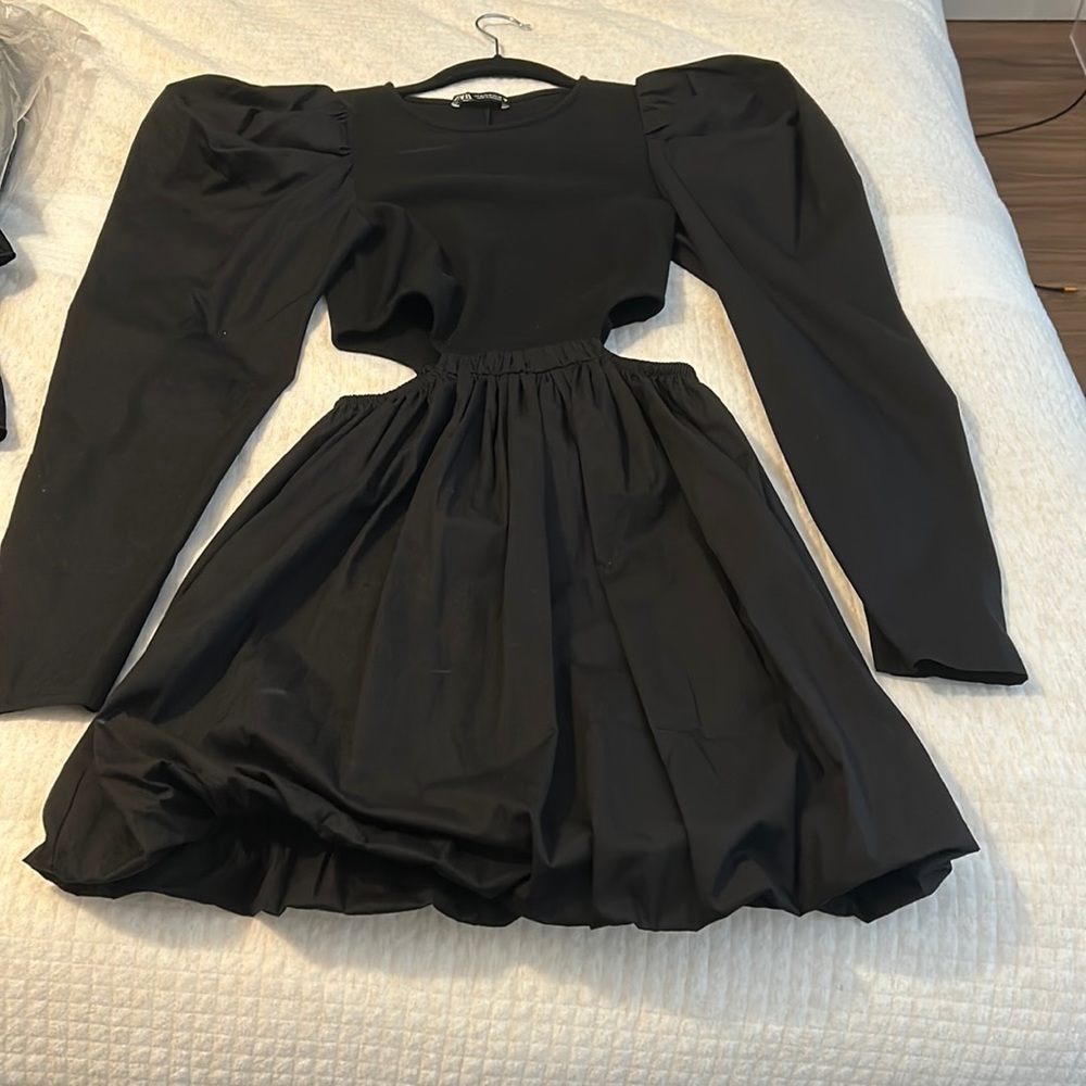 Zara medium puff long sleeve cutout mini balloon dress. Like new